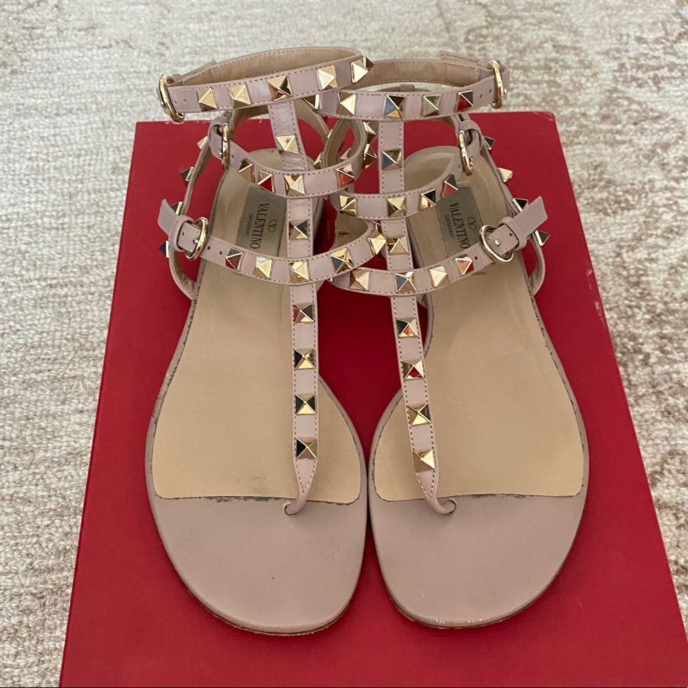 Valentino Garavani Rockstud Cage Sandal - Poudre
